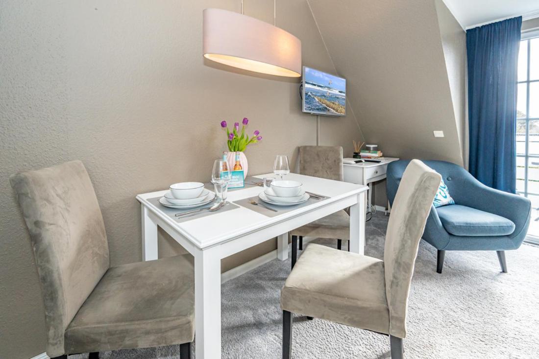 Maritim Und Individuell In Wenningstedt Mit Balkon Apartment Luaran gambar
